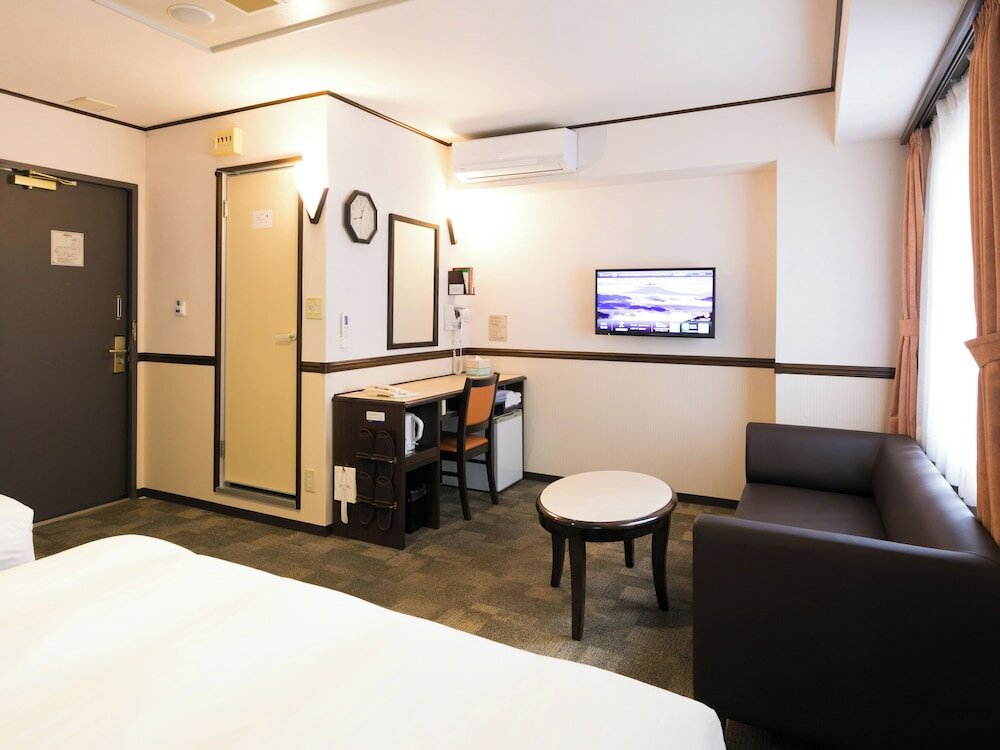 Фото Toyoko Inn Yashio Ekimae