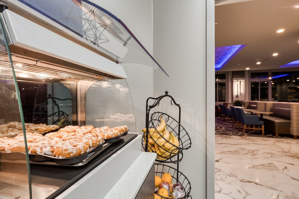 Фото Holiday Inn Express Kansas City Downtown, an Ihg Hotel