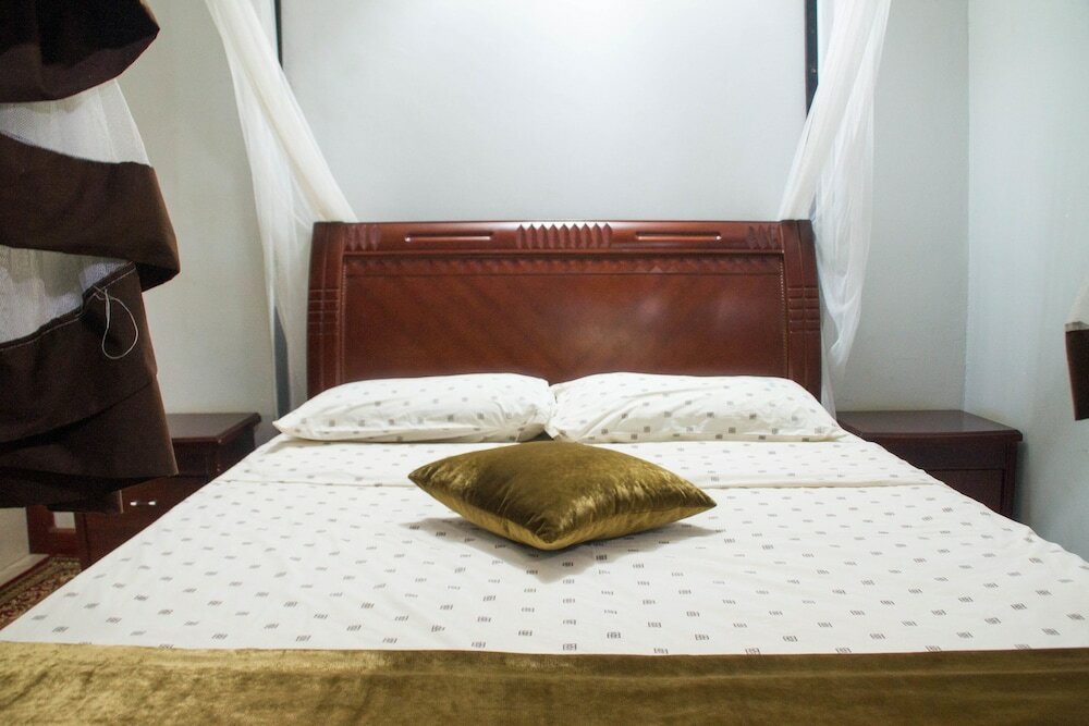 Фото Oxford Royal Hotel