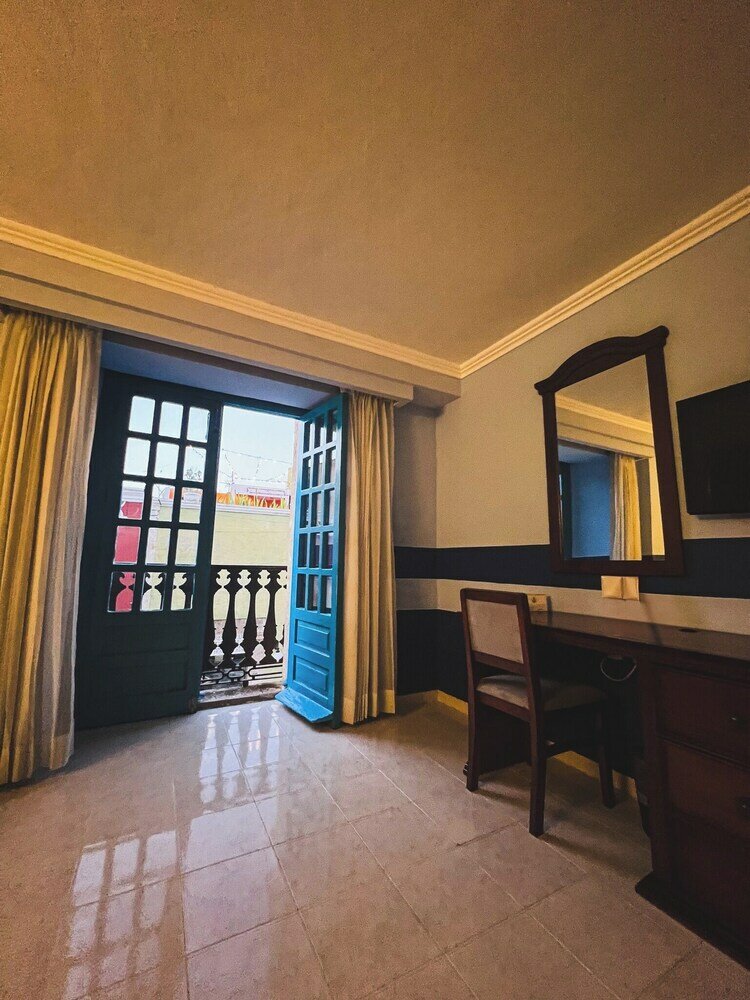 Фото Hotel Plaza Colonial