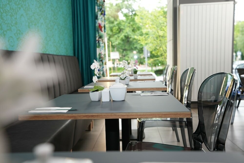 Фото Hotel Attaché