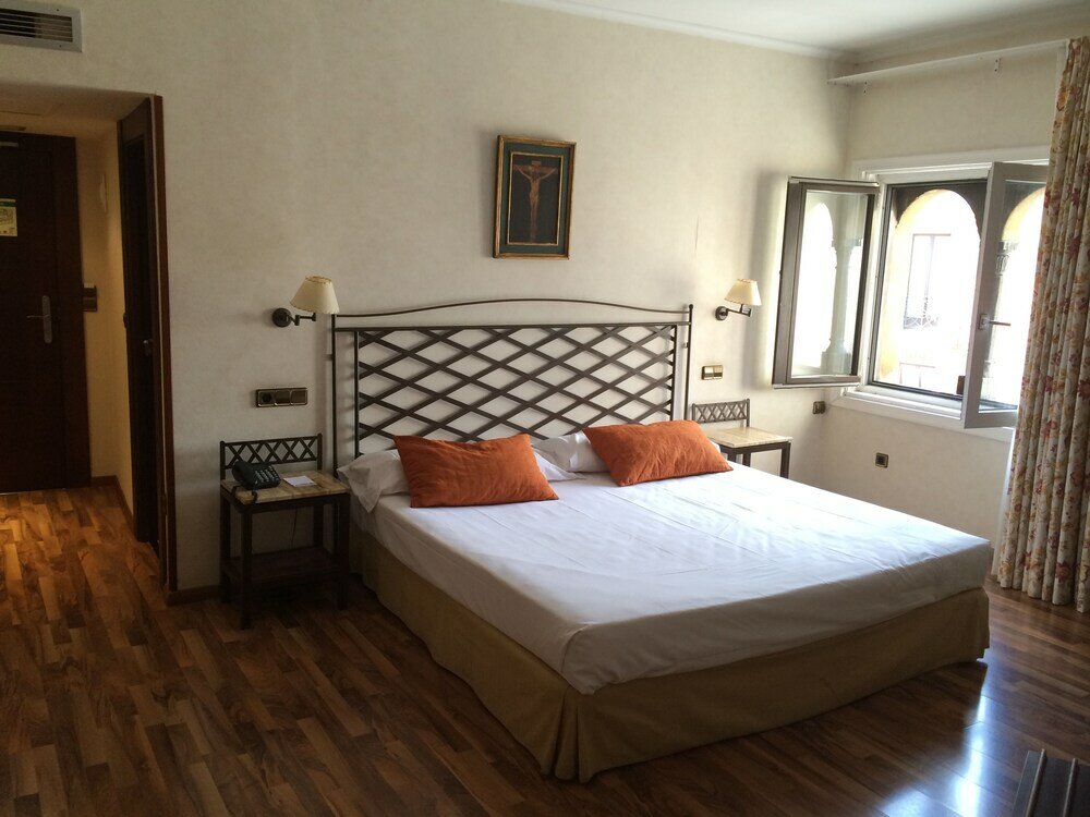 Фото Hotel Palacio de Valderrábanos