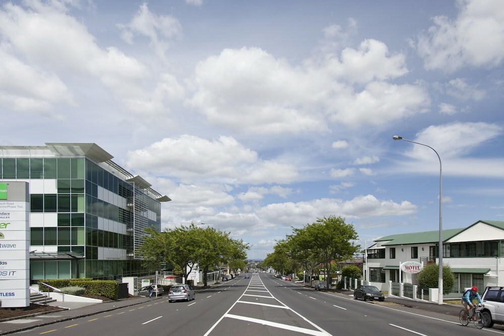 Фото Greenlane Manor Motel