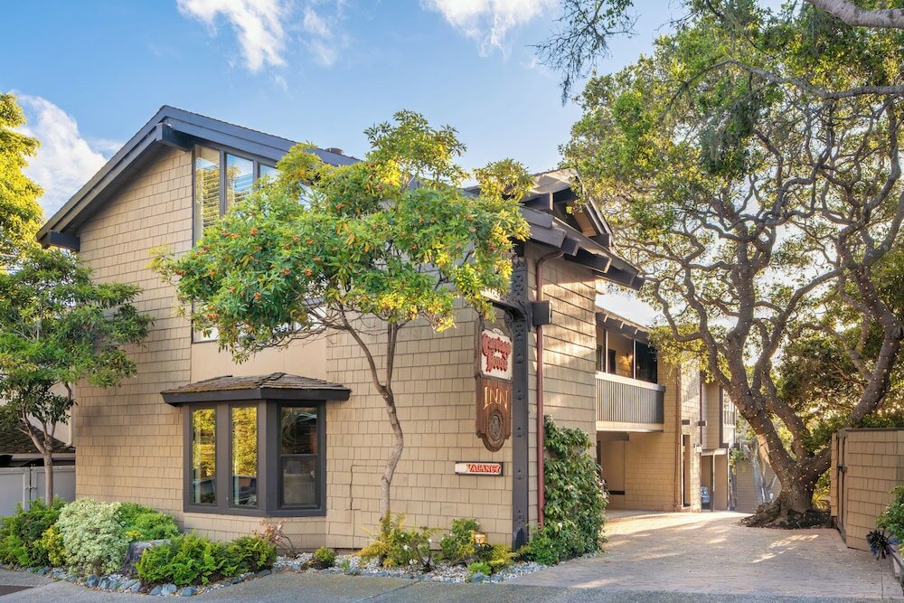 Фото Carriage House Inn