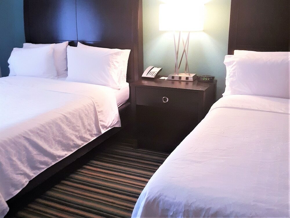 Фото Holiday Inn Express & Suites Orlando East - Ucf Area, an Ihg Hotel