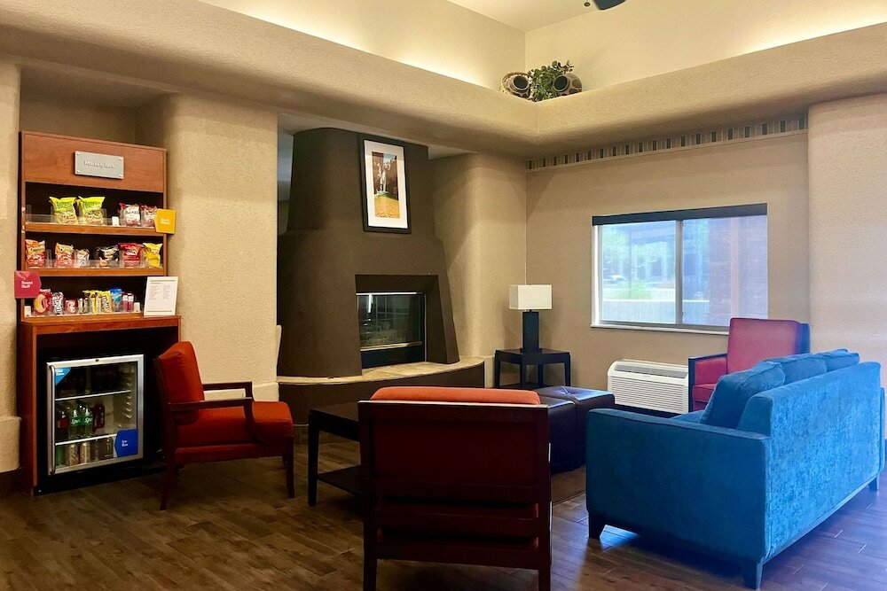 Фото Comfort Suites Peoria Sports Complex