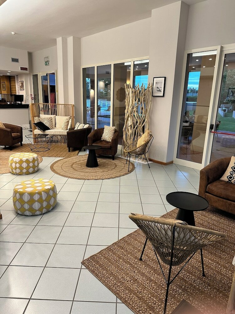 Фото Hotel St. Gregory Park