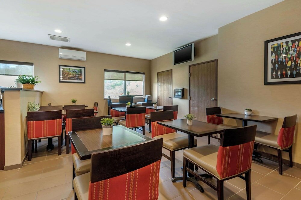 Фото Comfort Inn Ellsworth - Bar Harbor