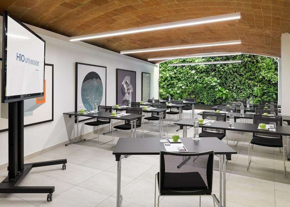 Фото Отель H10 Universitat