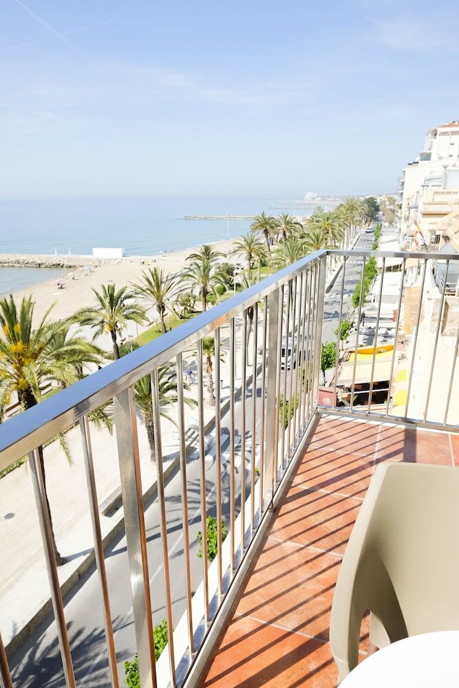 Фото Hotel Subur