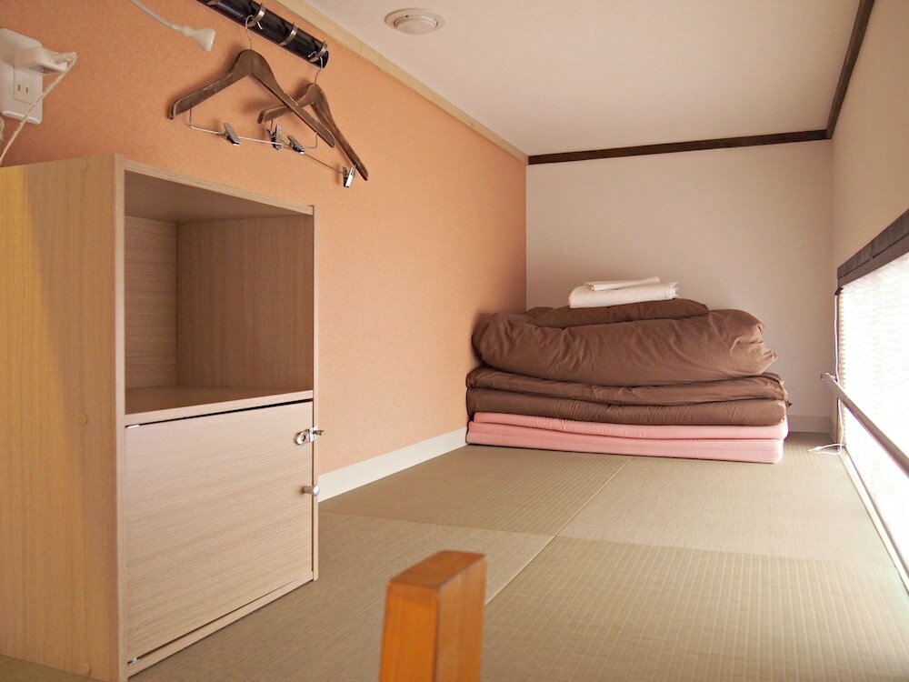 Фото J-Hoppers Hiroshima Guesthouse