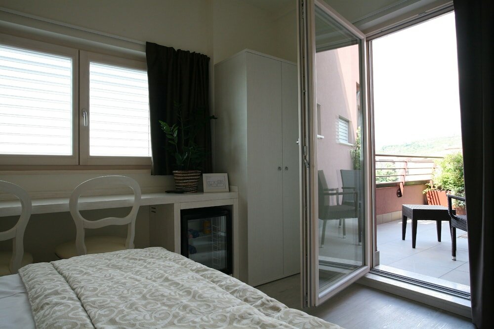 Фото Nuova Opera Rooms