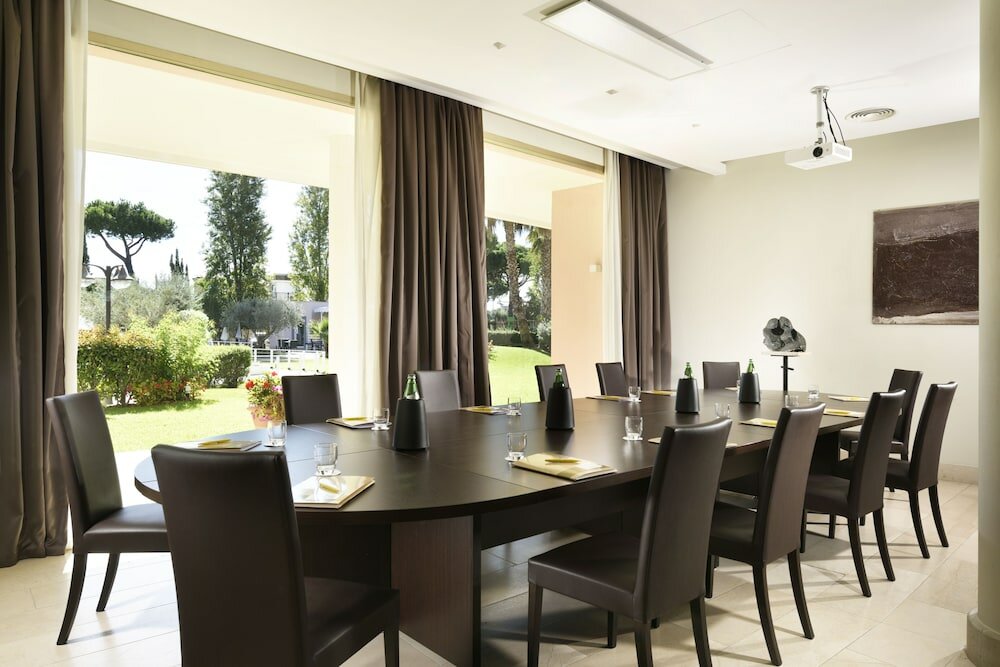 Фото Isola Sacra Rome Airport