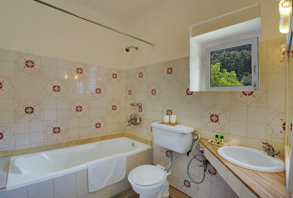 Фото Hotel Heevan Pahalgam