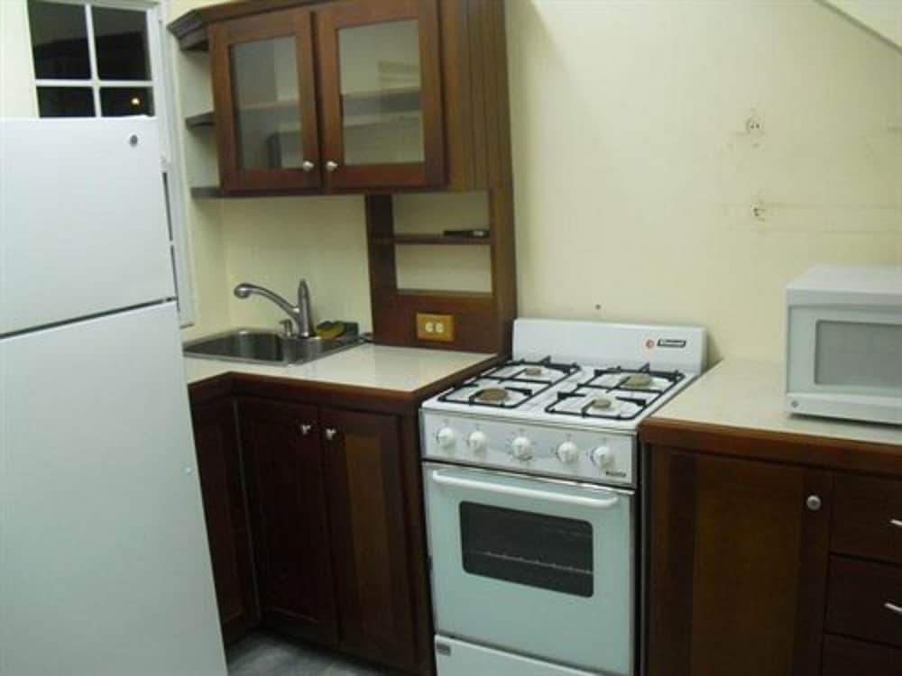 Фото Piarco Village Suites