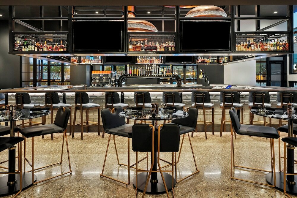 Фото The Trade, Autograph Collection