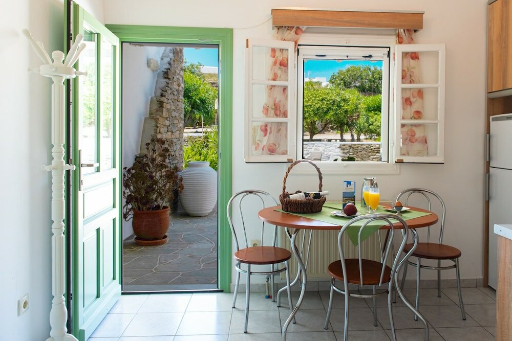 Фото Rooms & Apartments Archontou