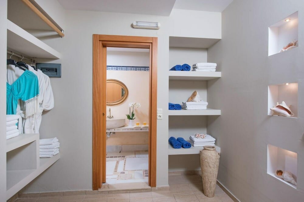 Фото Parthenis Beach Suites by the Sea