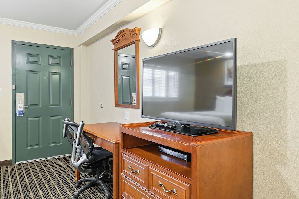 Фото Alexis Park Hotel