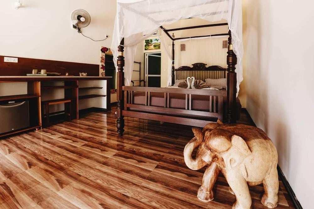 Фото Thambili cabanas