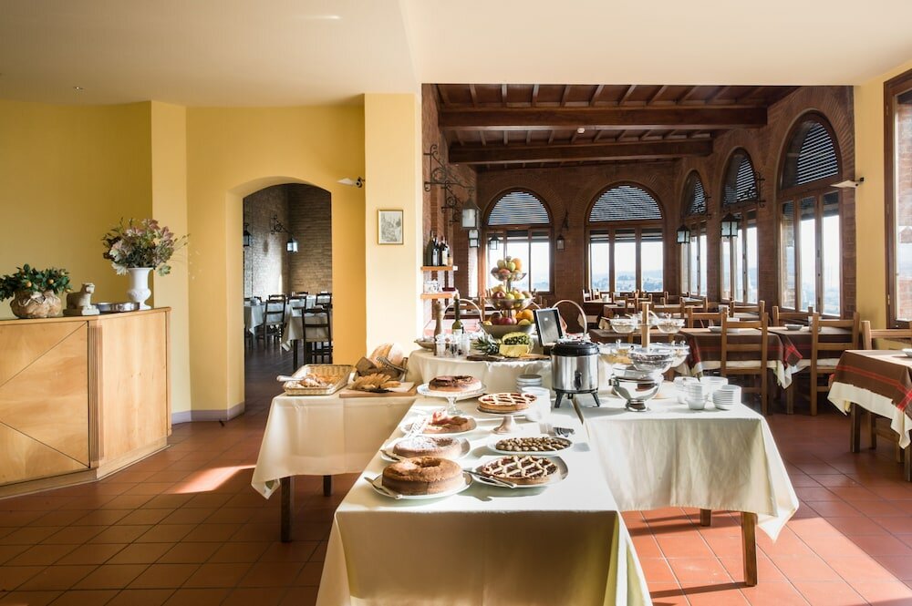 Фото Hotel La Cisterna