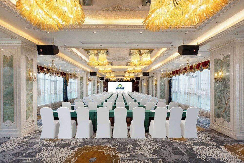 Фото Days Inn by Wyndham Chongqing Jiulongpo