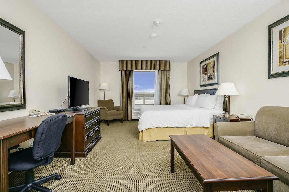 Фото Holiday Inn Express Hotel & Suites Whitecourt, an Ihg Hotel