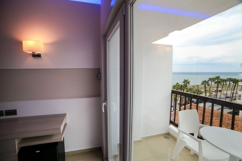 Фото Les Palmiers Boutique Beach Hotel and Luxury Apartments