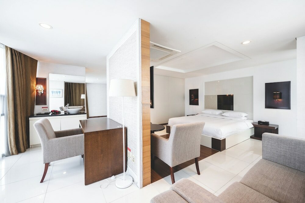 Фото Sunset Business Hotel