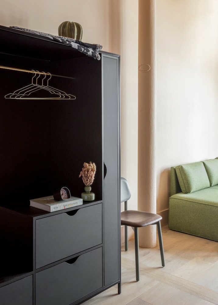 Фото Whitworth Locke