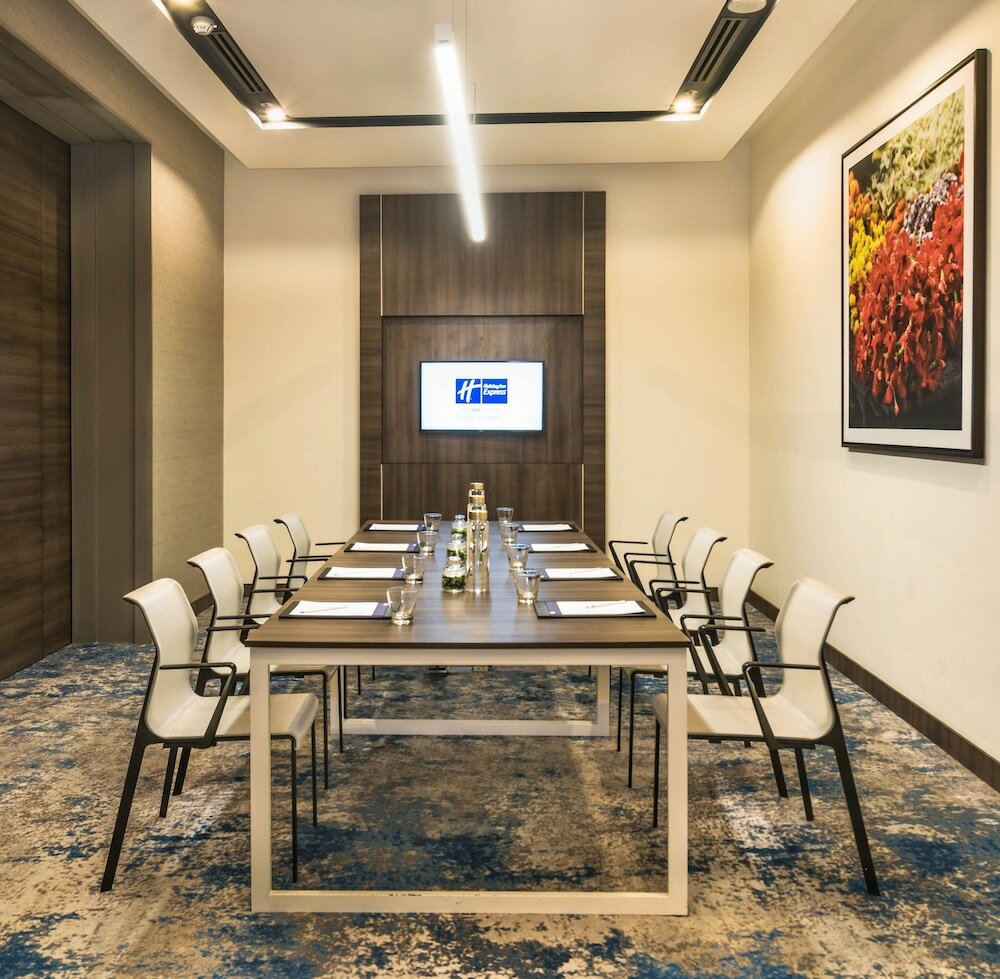 Фото Holiday Inn Express Kolkata Airport, an Ihg Hotel