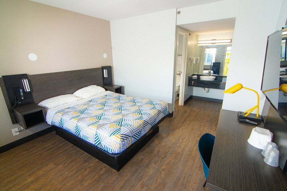 Фото Motel 6 Lantana, Fl