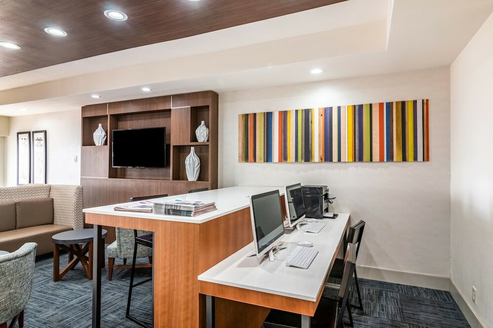 Фото Holiday Inn Express & Suites Camarillo, an Ihg Hotel
