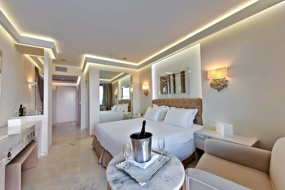 Фото Royal Marmin Bay Boutique & Art Hotel