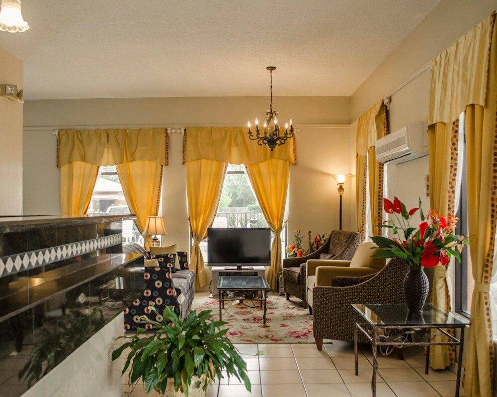 Фото Quality Inn near Manatee Springs State Park