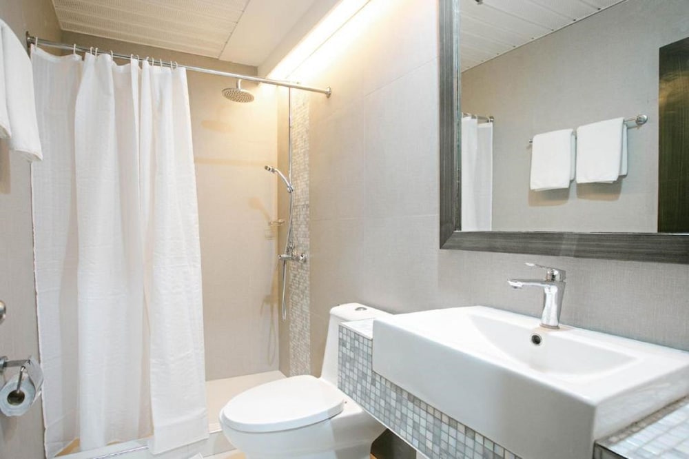 Фото Diamond Suites and Residences