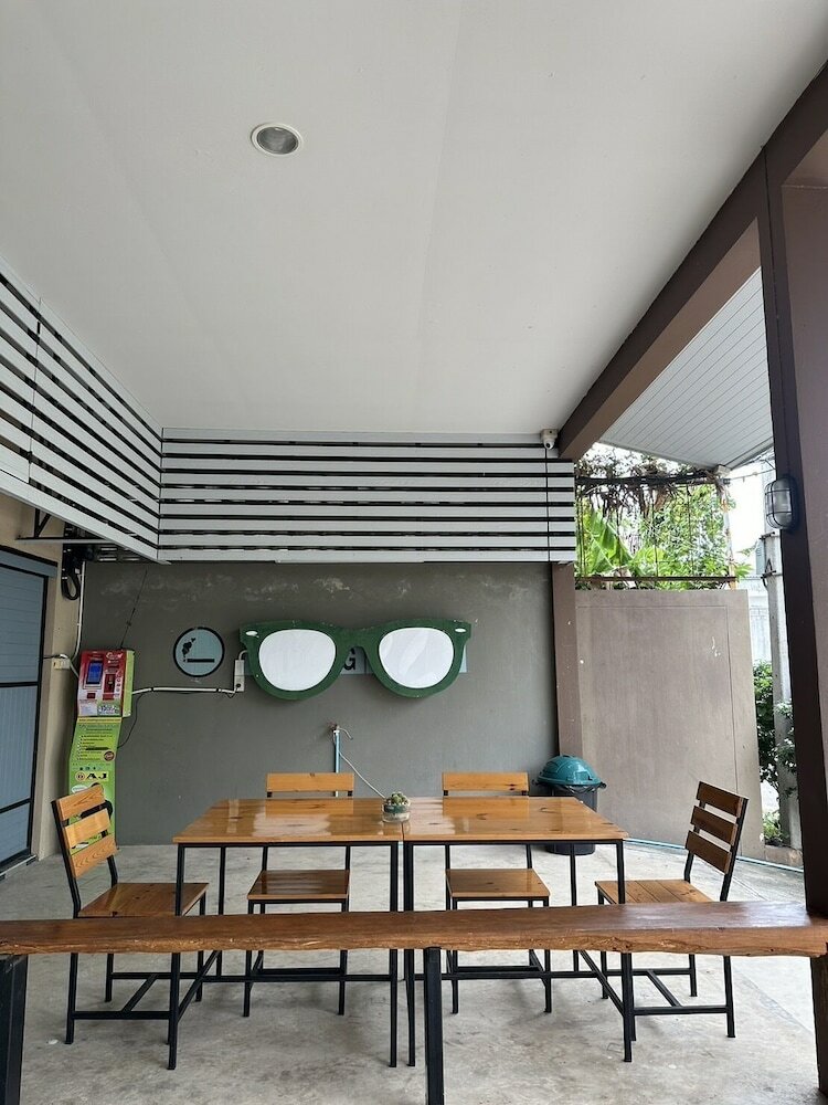 Фото Warm Well Hostel Kanchanaburi