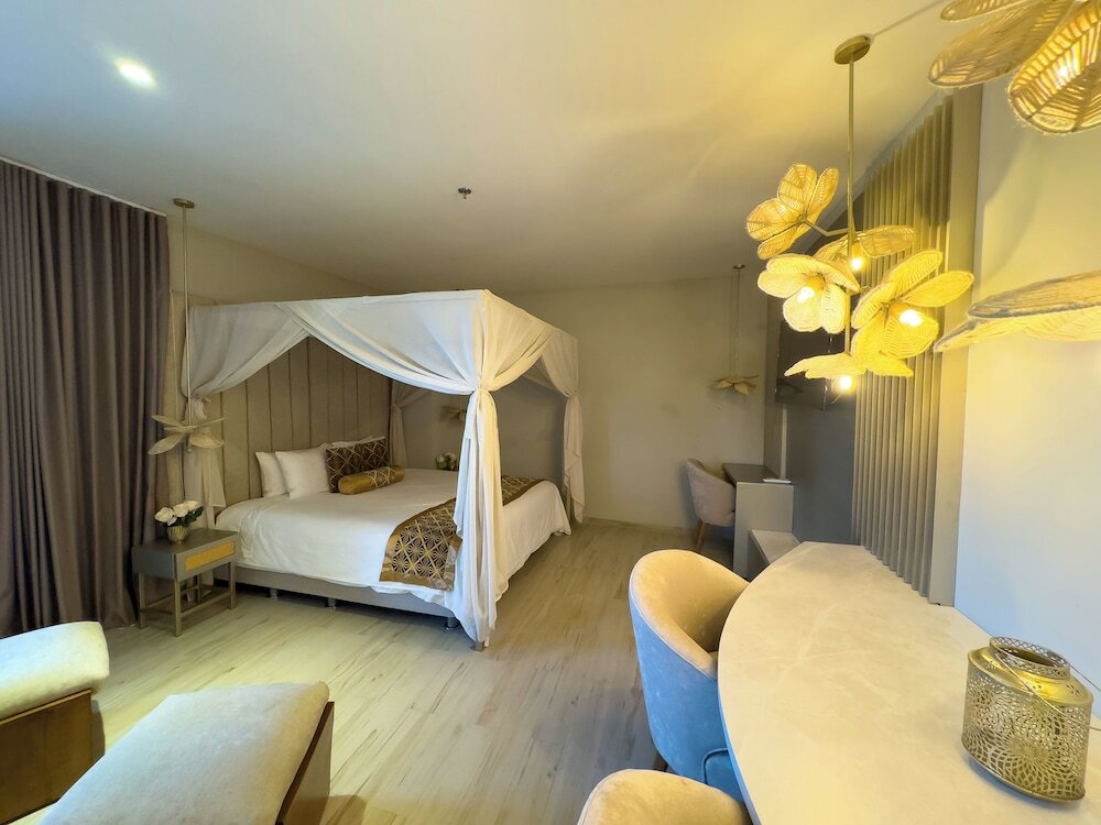 Фото Hotel Catedral Plaza