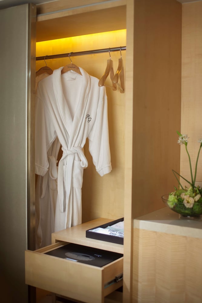 Фото The Royal Garden