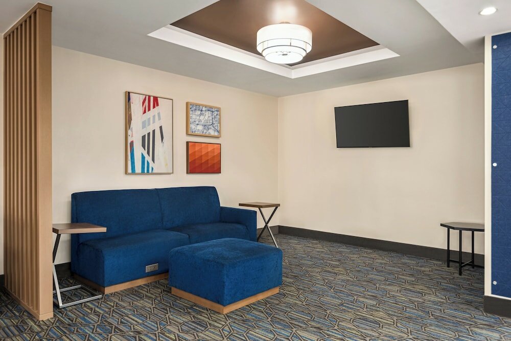 Фото Holiday Inn Express Hotel & Suites Fredericksburg, an Ihg Hotel