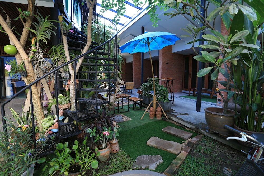 Фото The White Elephant Home