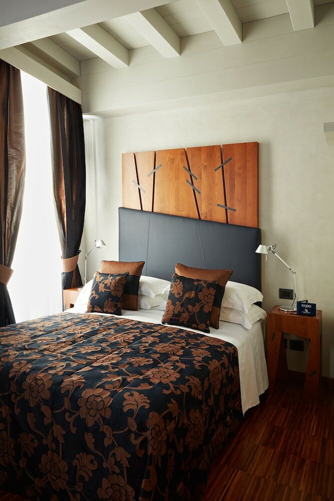 Фото The Code Hotel