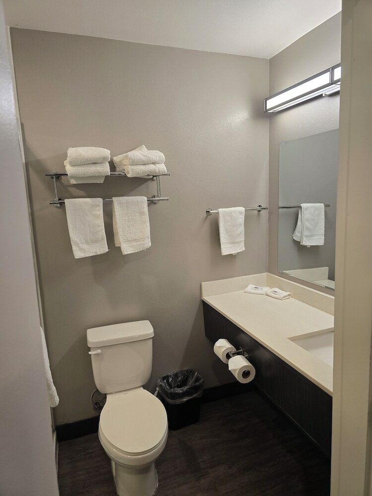 Фото Americas Best Value Inn Los Angeles at S Alvarado St