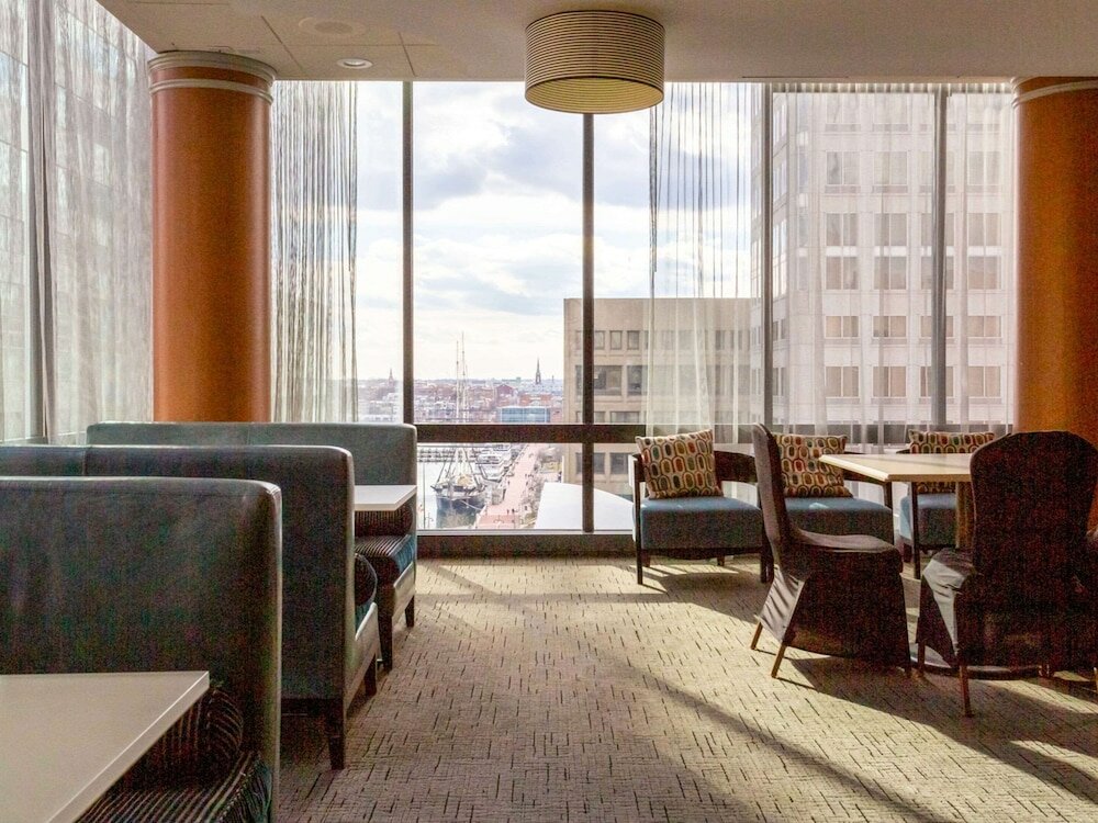 Фото Comfort Inn & Suites Baltimore Inner Harbor