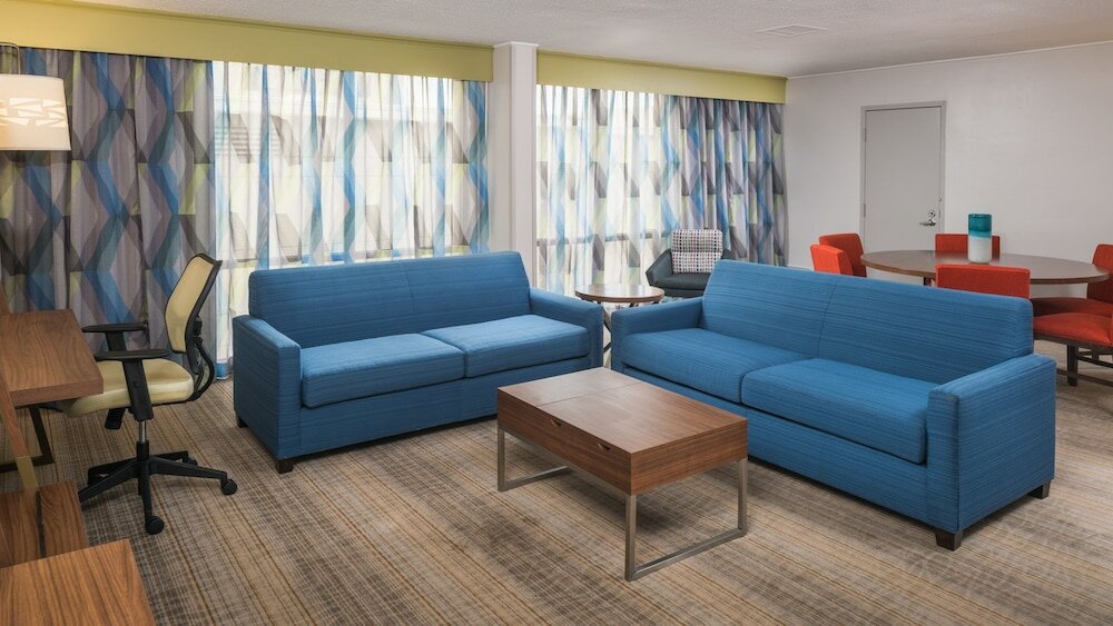 Фото Holiday Inn Express & Suites Springfield