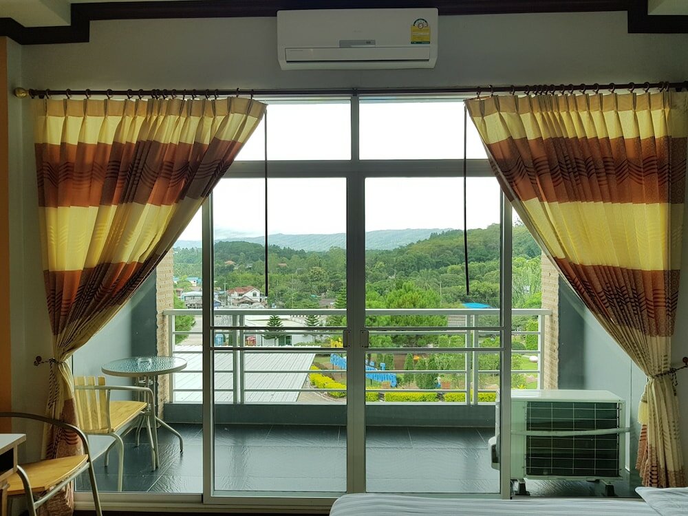 Фото Breeze Hill Hotel