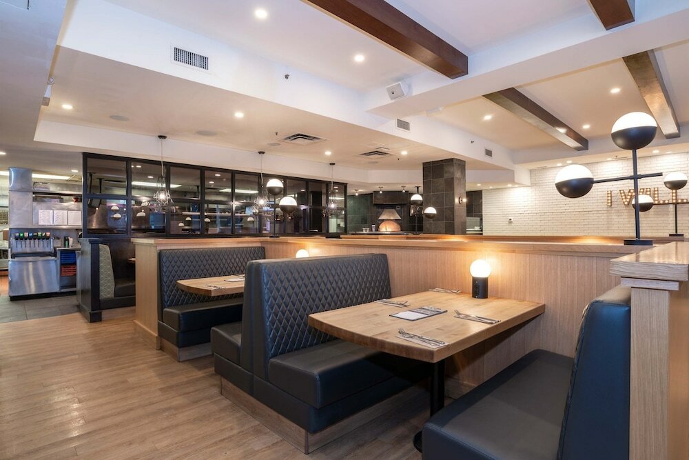 Фото Sandman Signature Calgary Downtown Hotel