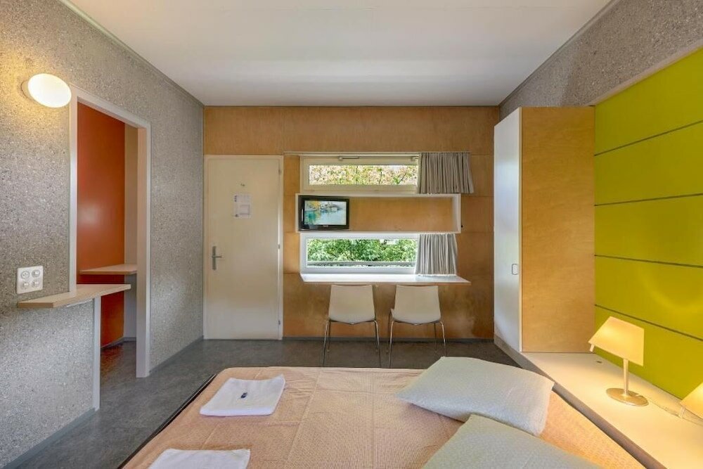Фото Lausanne Youth Hostel Jeunotel