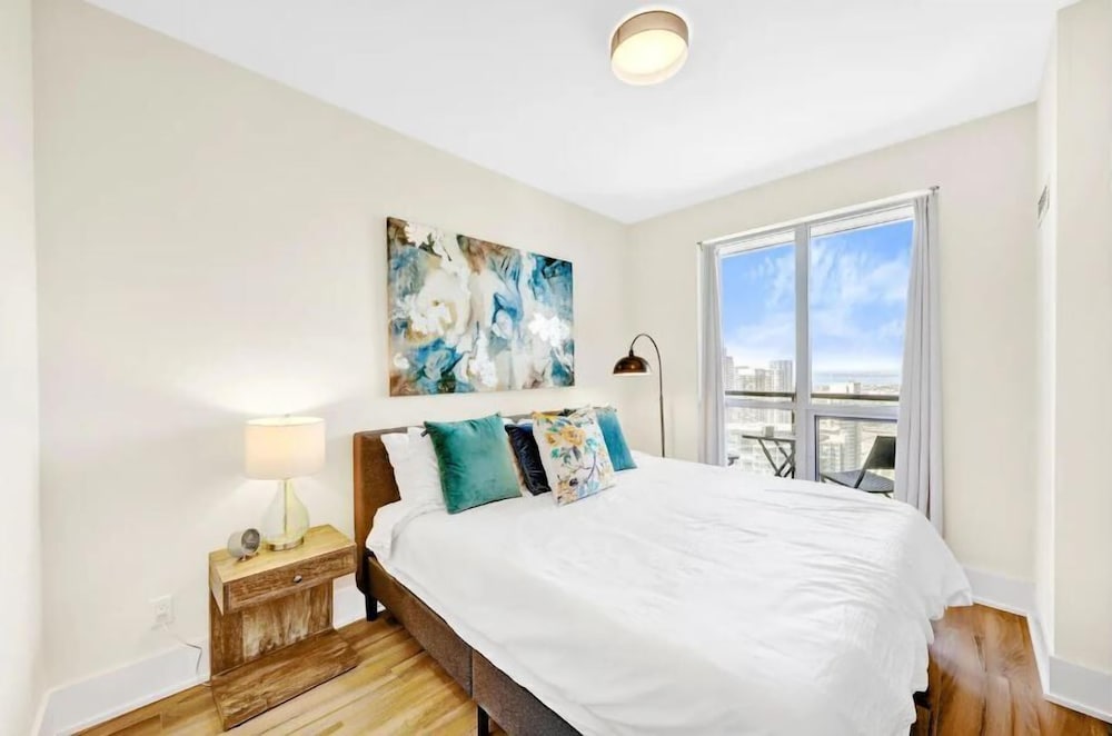 Фото Life Suites Loft - Cn Tower