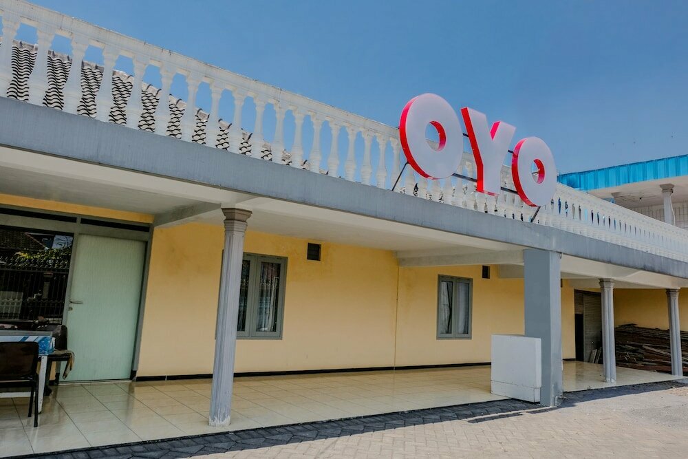 Hotel Cbr Residence by RedDoorz, Malang, photo